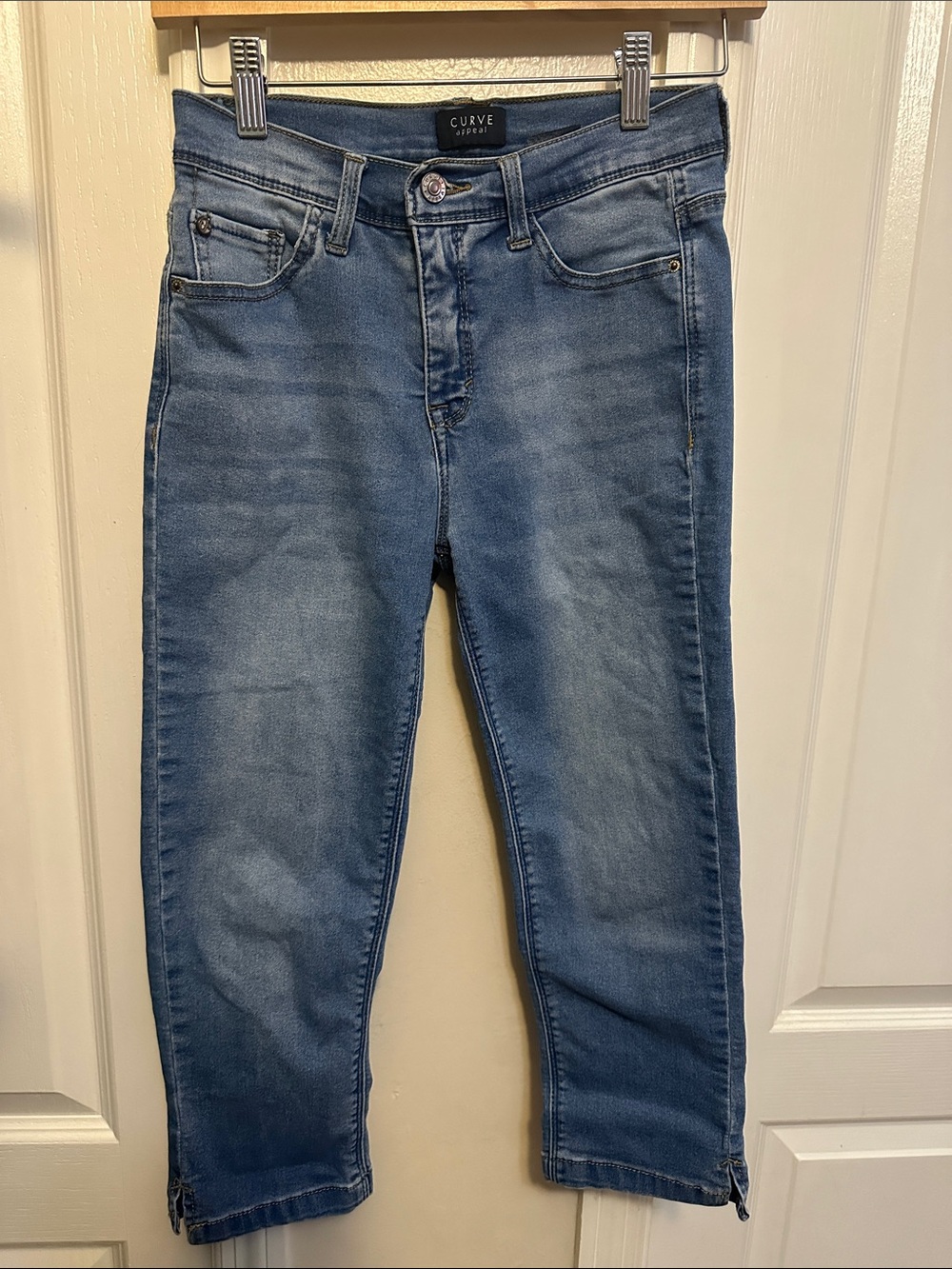 Curve Appeal Mid-Blue Cropped Ankle Jeans